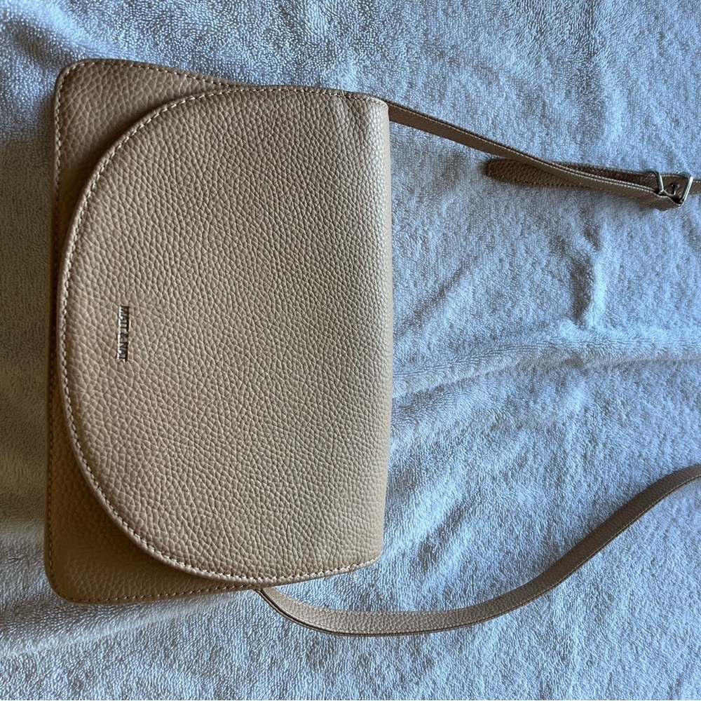 Elegant Tan Leather Shoulder Bag